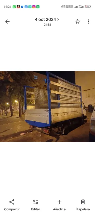 camión con motor en perfectas condiciones