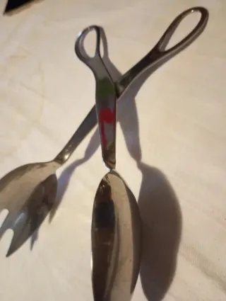 Pinza per alimenti in metallo