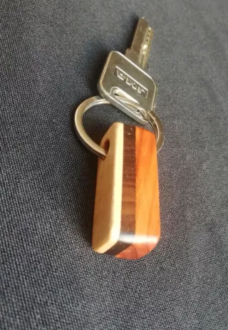 Llavero 5 artesanal madera Arce, Palosanto, Tejo