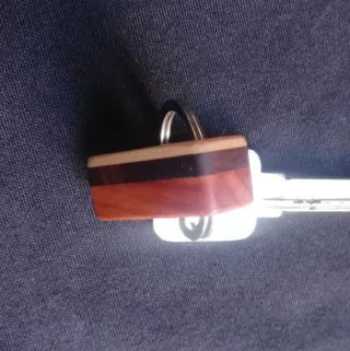 Llavero 5 artesanal madera Arce, Palosanto, Tejo