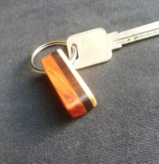 Llavero 5 artesanal madera Arce, Palosanto, Tejo