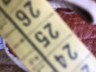 Zapateros de niño de cuero a estrenar