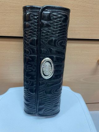 Cartera de fiesta negra con cadena