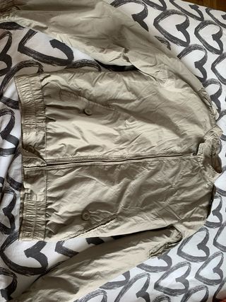 Chaqueta beige fina