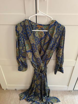 Vestido estampado en azul, talla M.