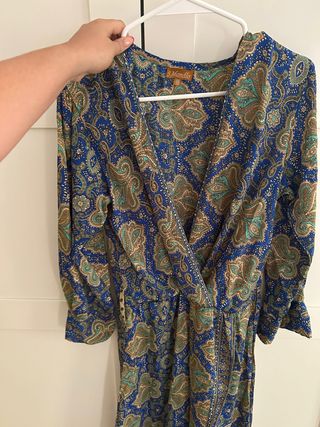 Vestido estampado en azul, talla M.