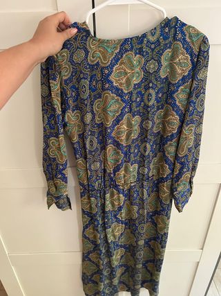 Vestido estampado en azul, talla M.