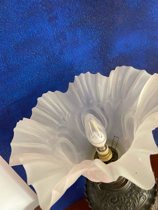 Lámpara de mesa antigua metal