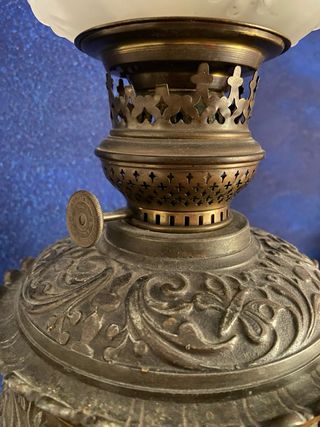 Lámpara de mesa antigua metal