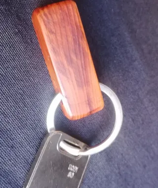 Llavero 6 artesanal de Tejo macizo