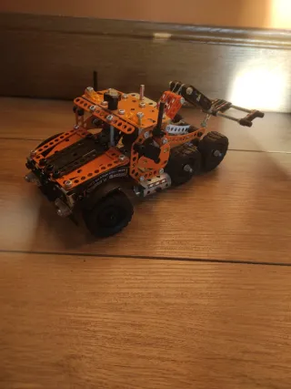 Meccano Camión Naranja