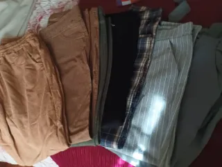 Lote de pantalones marrones y grises