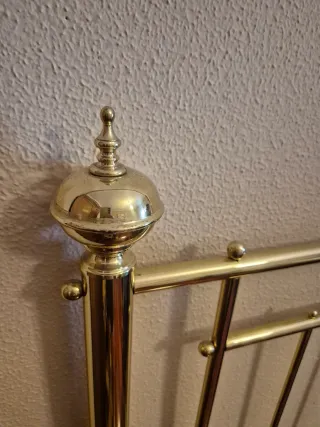 2 Cabeceros de cama metálicos dorados