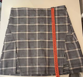 Gonna pantaloncino corta a quadri beige e grigia