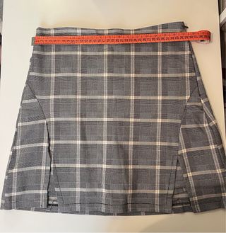 Gonna pantaloncino corta a quadri beige e grigia