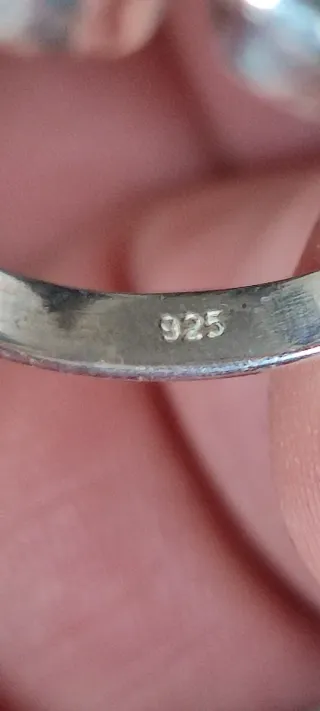 Anillo ajustable de plata y aguamarinas.