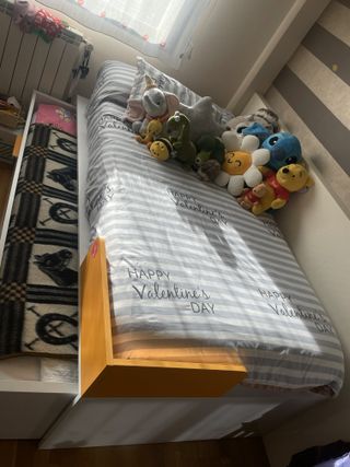 Cama infantil, Armario y mesillas de noche