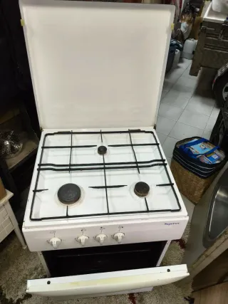 Cocina de gas blanca 3 fuegos