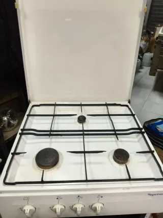 Cocina de gas blanca 3 fuegos
