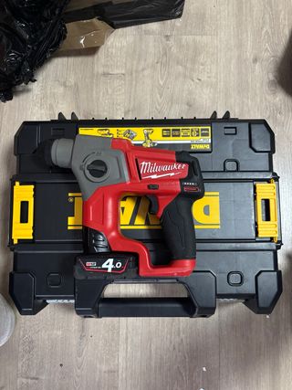 Milwaukee M12 CH Rotomartillo