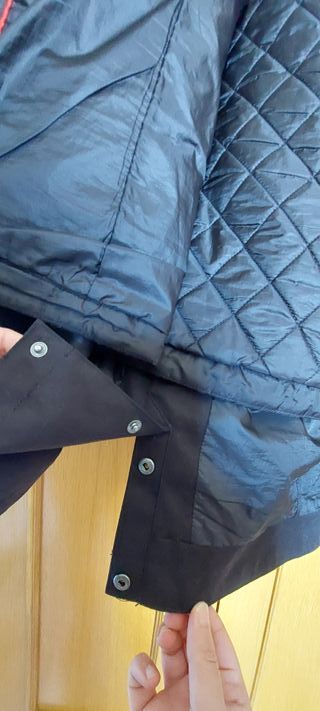 Abrigo doble negro con capucha