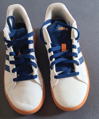 Botines Adidas Blancos y Azules