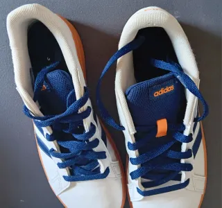 Botines Adidas Blancos y Azules