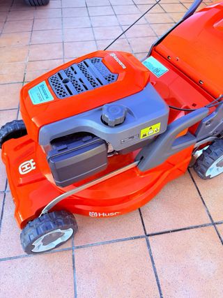 cortacesped Husqvarna LC 247 s