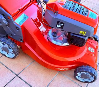 cortacesped Husqvarna LC 247 s