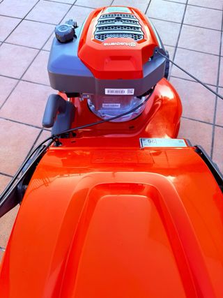 cortacesped Husqvarna LC 247 s