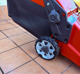 cortacesped Husqvarna LC 247 s