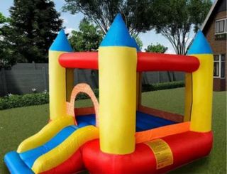 Castillo hinchable infantil con tobogán