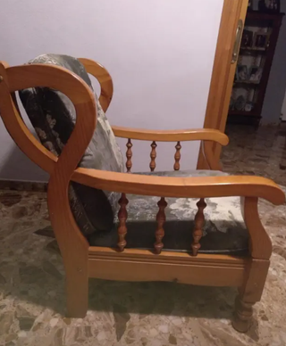 2 Sillones de madera y tela