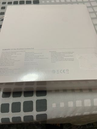 Taladro Xiaomi con accesorios y la caja plastifica