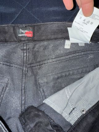 Jeans Armani, colaboración con Rihanna.Gris Lavado