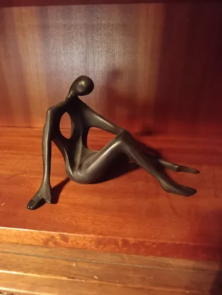 Figura decorativa mujer abstracta Bodrul Khalique