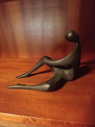 Figura decorativa mujer abstracta Bodrul Khalique