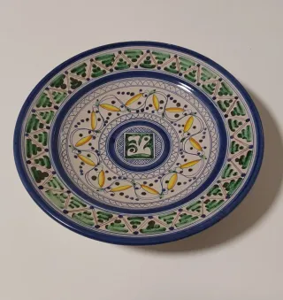 Plato decorativo cerámica tipo Triana de 26 cm