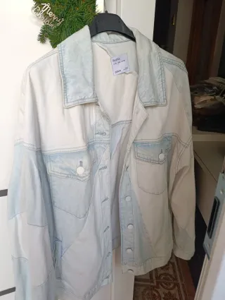 Cazadora vaquera Bershka Patchwork Talla M