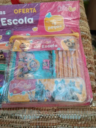 Kit Escolar Masha e o Urso com Revista