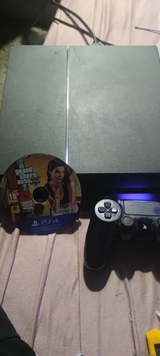 PS4 1TB Negra + Mando