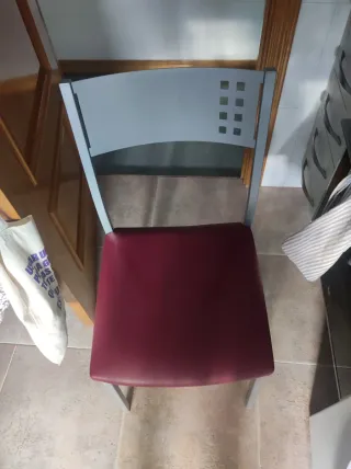 Mesa de cocina con 2 sillas  cristal y metal