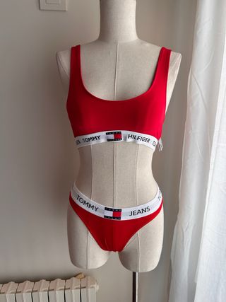 Conjunto Tommy Hilfiger Rojo Tanga y Sujetador