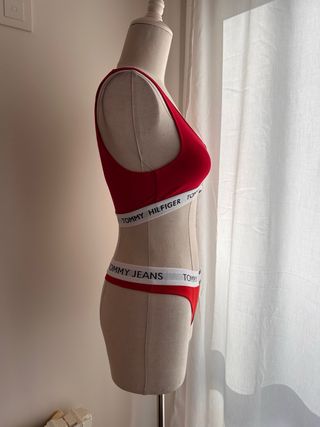 Conjunto Tommy Hilfiger Rojo Tanga y Sujetador