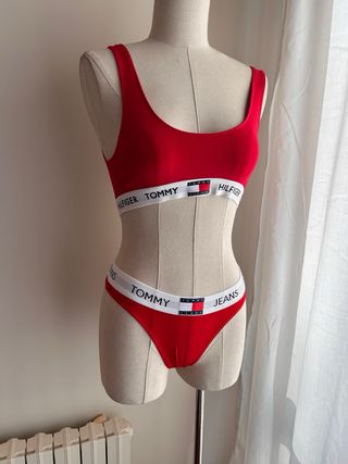 Conjunto Tommy Hilfiger Rojo Tanga y Sujetador