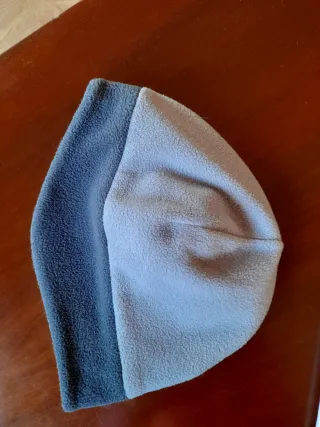 Gorro polar con orejeras dos tonos de gris