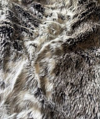 Manta pelo sintético Maisons du Monde.