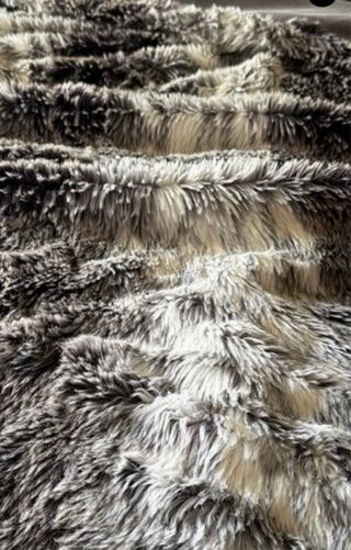 Manta pelo sintético Maisons du Monde.