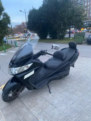 Maxi Scooter Suzuki Burgman AN250
