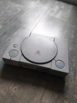 PlayStation 1 Sony con caja original y Tekken 3